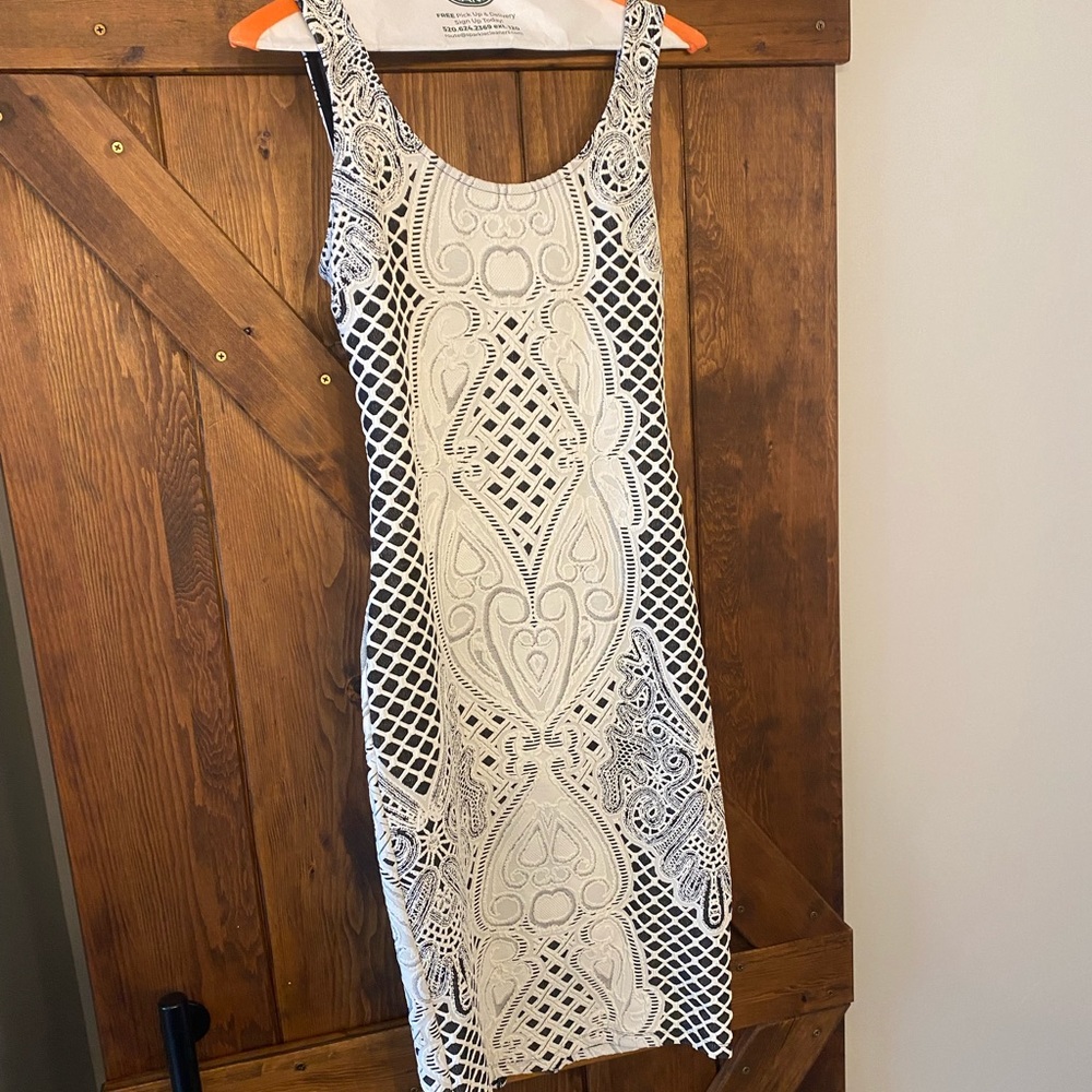 Nwt BeBe printed jacquard midi dress